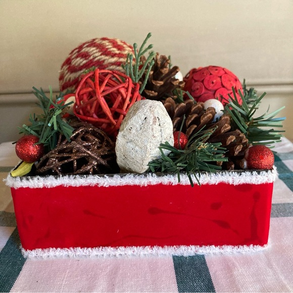 Table Centerpiece Christmas Pine Cones Red White Berries Orbs s 10 x 7 x 5 in - Picture 9 of 14